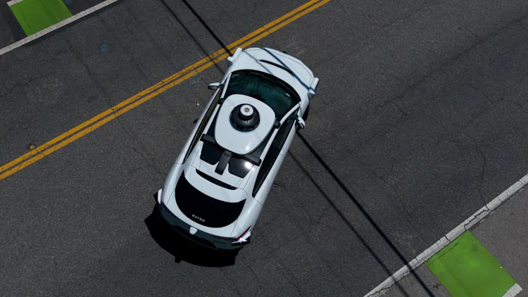 carro autônomo da Waymo circula pelas ruas de Atlanta