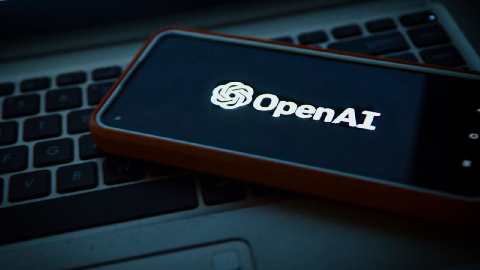 Celular com o logo da empresa OpenAI