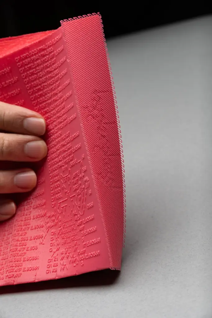 livro impresso em 3D em poliuretano