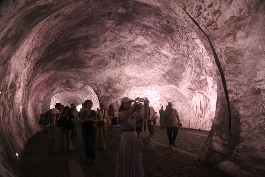 "La Caverne du Pont Neuf", instala&ccedil;&atilde;o art&iacute;stica na ponte mais antiga de Paris