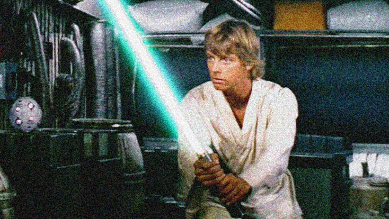 Luke Skywalker empunha um sabre de luz no filme "Star Wars"