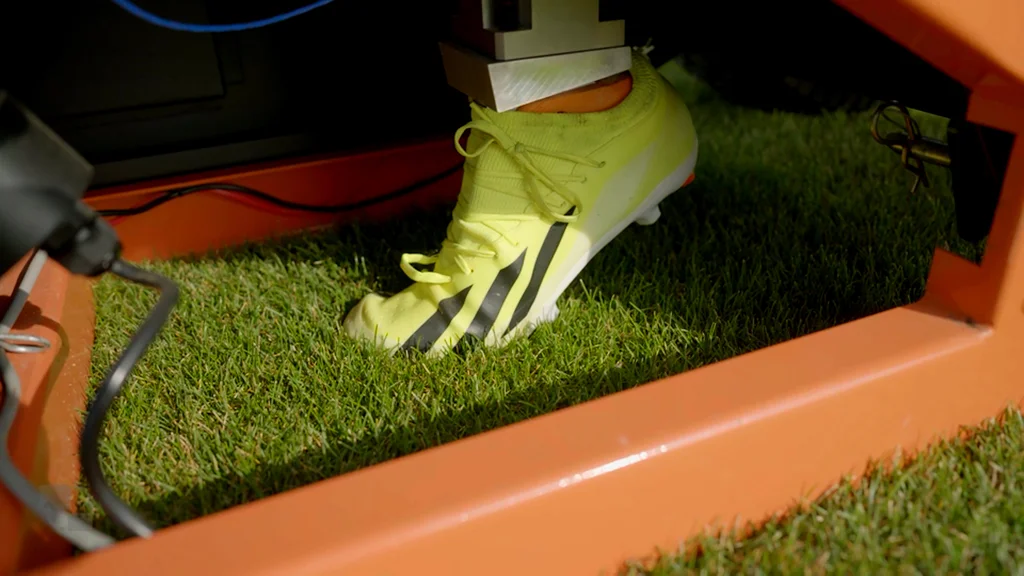 dispositivo mede o que um jogador sente ao correr sobre o gramado