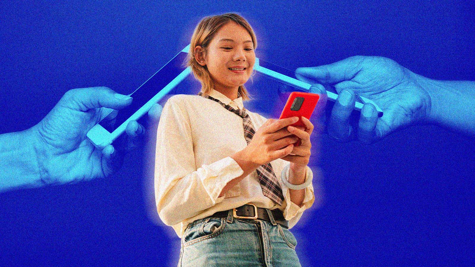 Mulher segurando um celular