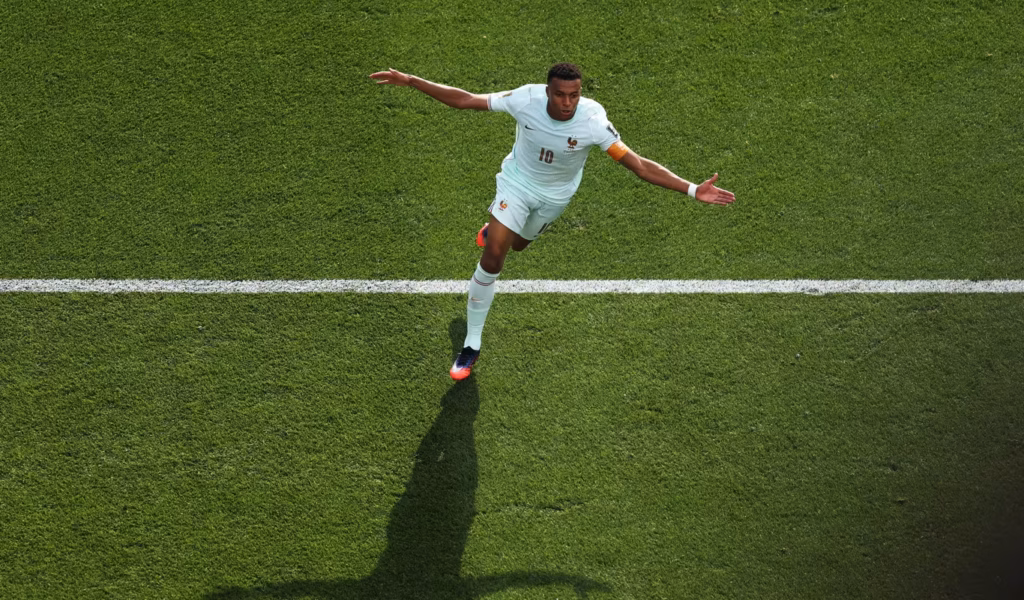 Kylian Mbapp&eacute; comemora gol pela Fran&ccedil;a durante a Copa do Mundo de 2026.