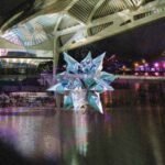 Museu do Amanhã iluminado à noite, no Rio de Janeiro, sede do Brasil Futures Forum.