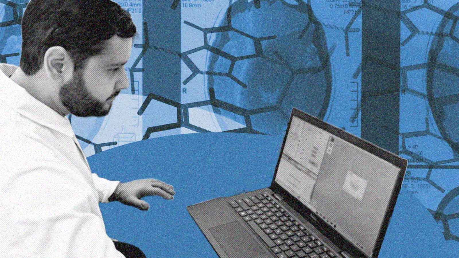Neurocientista Kauê Costa diante de um computador, com estruturas químicas ilustradas ao fundo