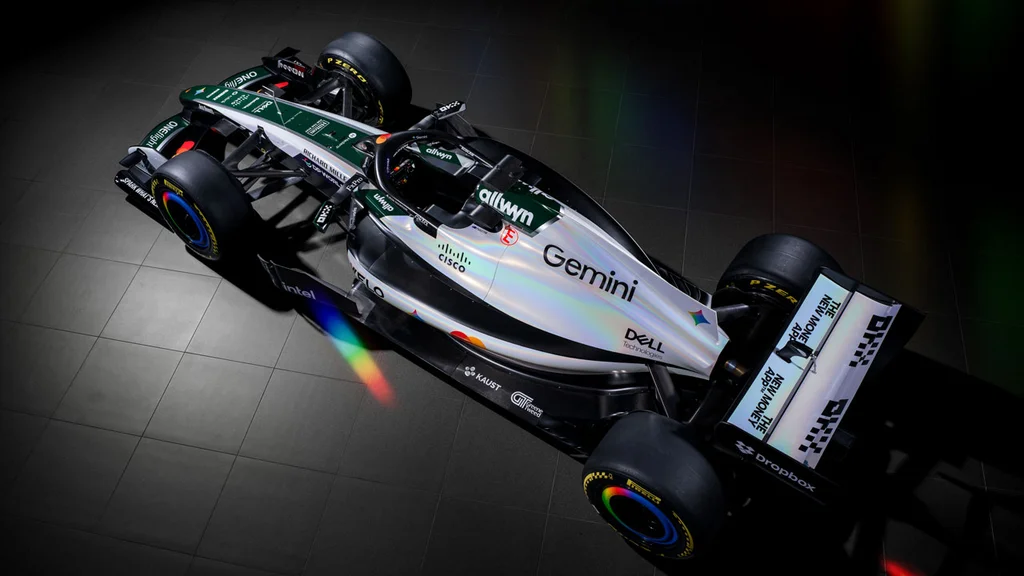 Vista superior do carro da McLaren com pintura criada em parceria com o Google Gemini.