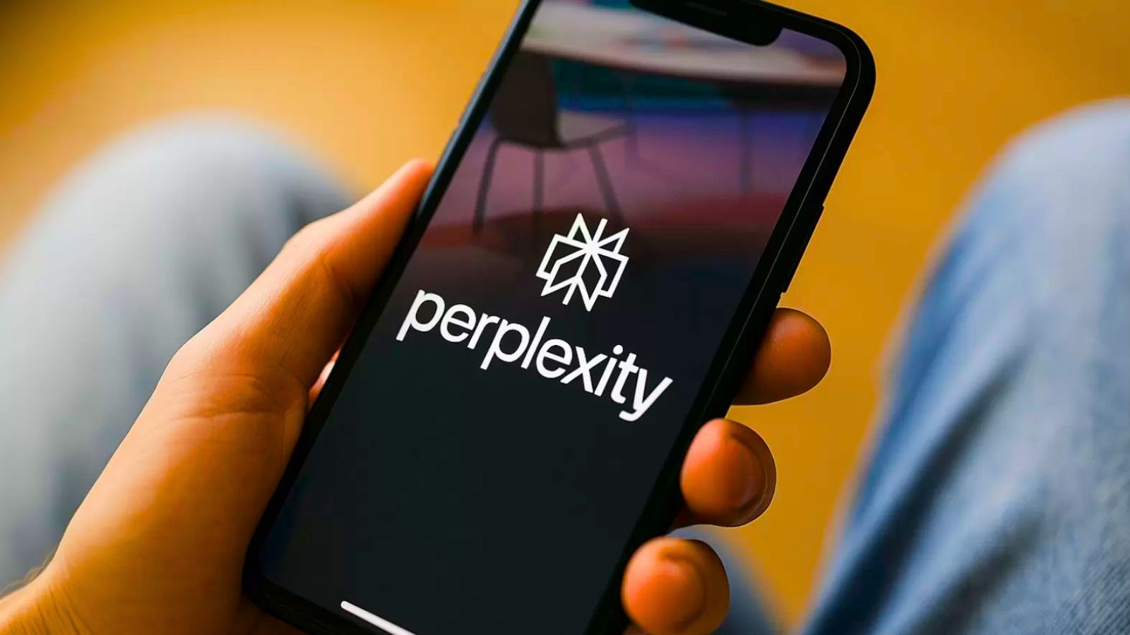Pessoa usando a IA Perplexity