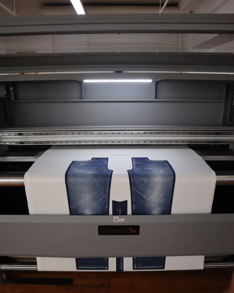 nova tecnologia menos poluente para tingir jeans