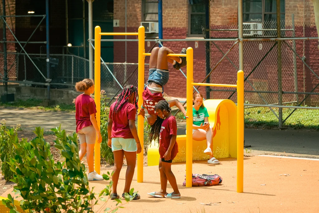 playground para crian&ccedil;as, adultos e idosos