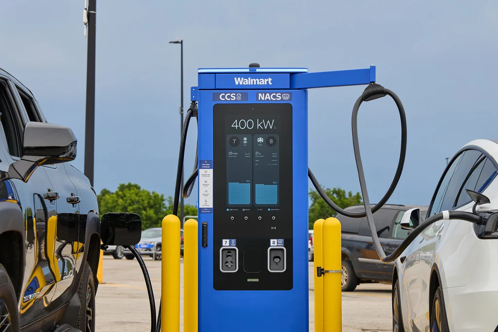 Walmart constr&oacute;i rede de postos de recarga para carros el&eacute;tricos