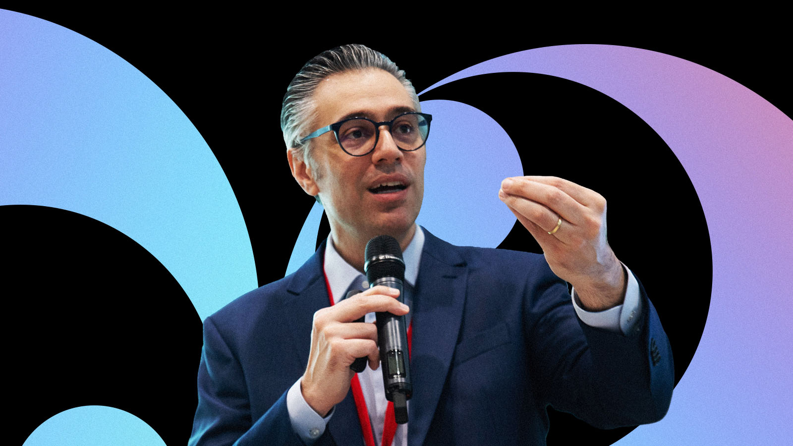 Arthur Lorenzetti, vice-presidente de Nutrição Especializada da Danone Brasil, fala ao microfone.