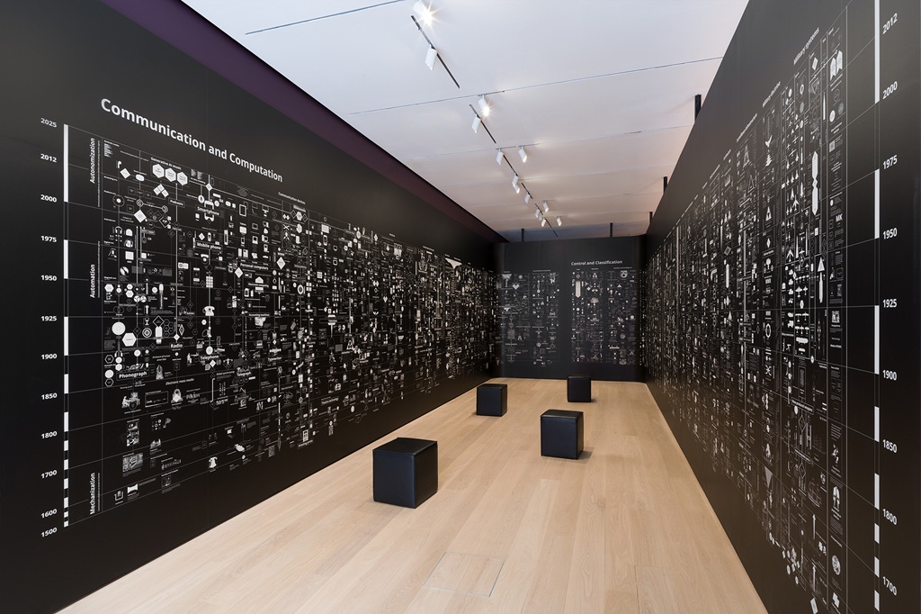 Vista de uma das salas da exposi&ccedil;&atilde;o "Revela&ccedil;&atilde;o: a vanguarda do design de informa&ccedil;&atilde;o", do Museu de Arte Moderna de Nova York