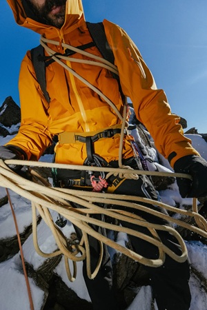 jaqueta recicl&aacute;vel e desmont&aacute;vel da Arc&rsquo;teryx