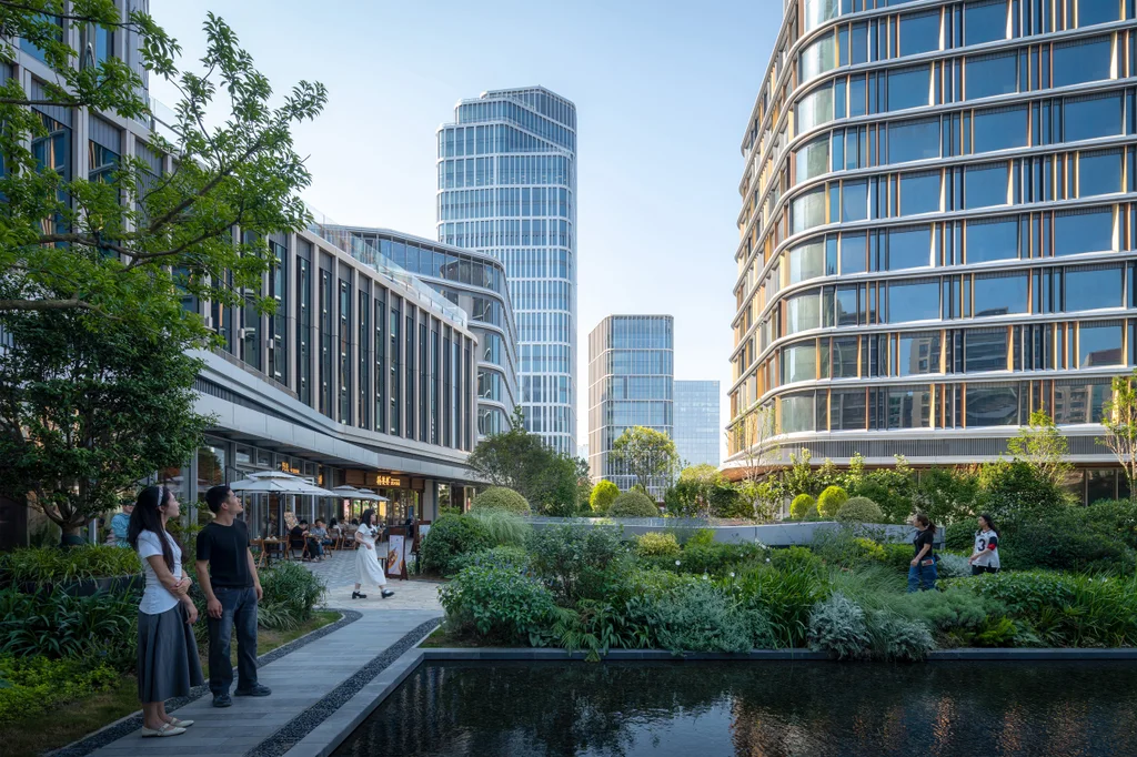 jardins de conjunto de pr&eacute;dios comerciais projetado com fachadas adapt&aacute;veis 
