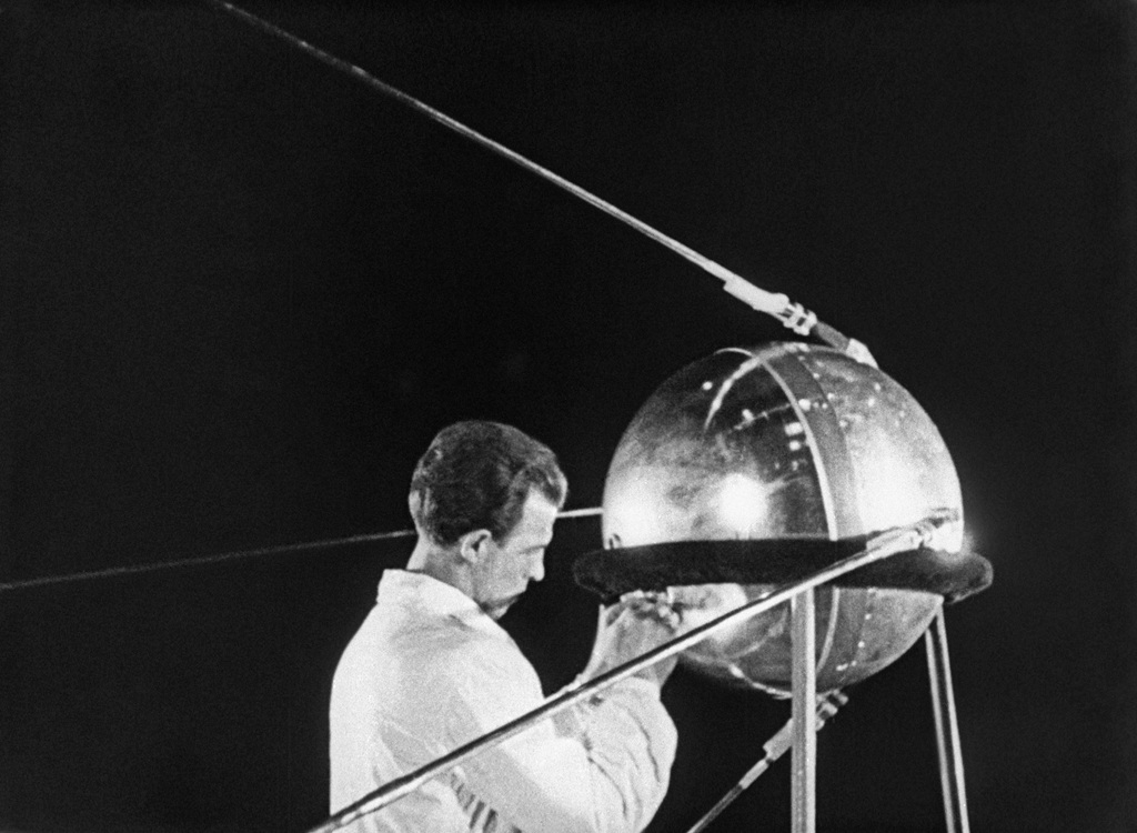 Frame do documentário sobre o satélite Sputnik 1
