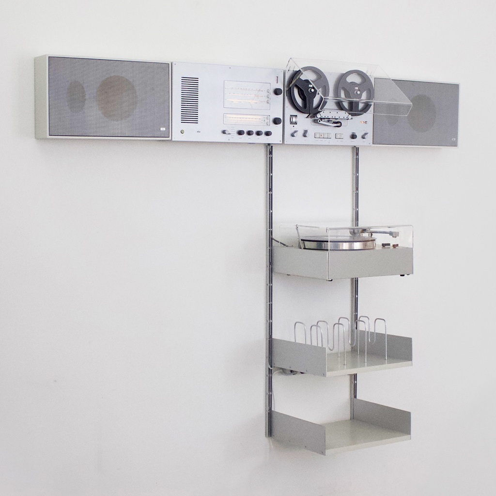 sistema de som vertical retrô Wandanlage, criado pelo designer Dieter Rams