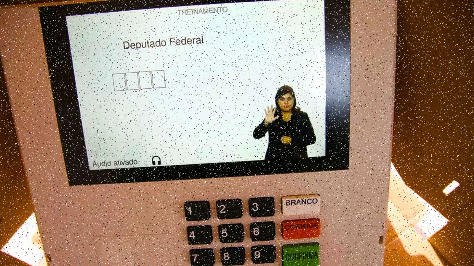 Urna eletrônica com acessibilidade