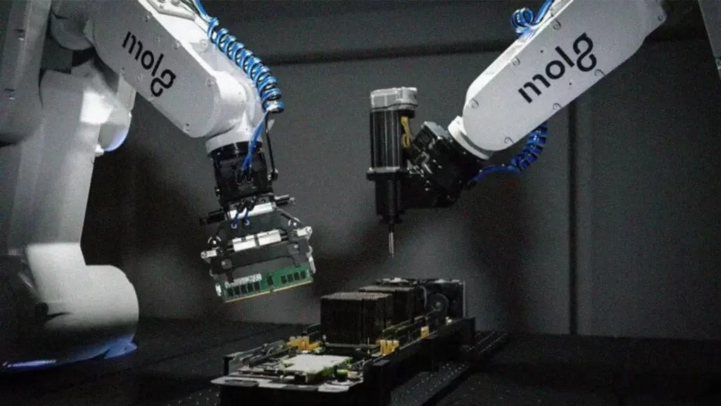 rob&ocirc;s que desmontam aparelhos eletr&ocirc;nicos