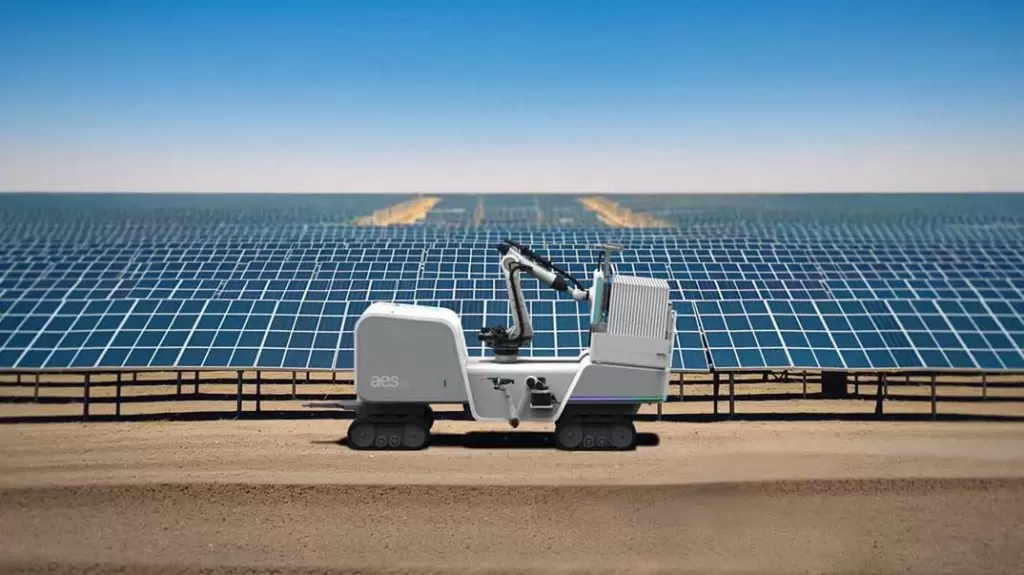 Robô da AES que instala paneis de energia solar
