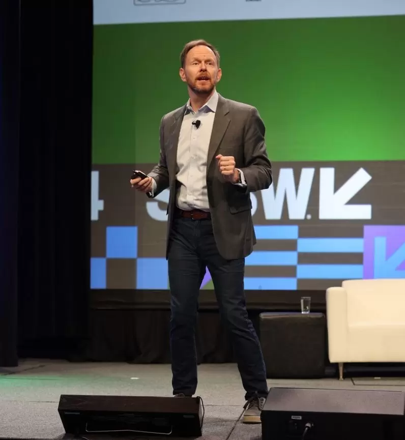 apresenta&ccedil;&atilde;o de Mike Bechtel no SXSW 2025