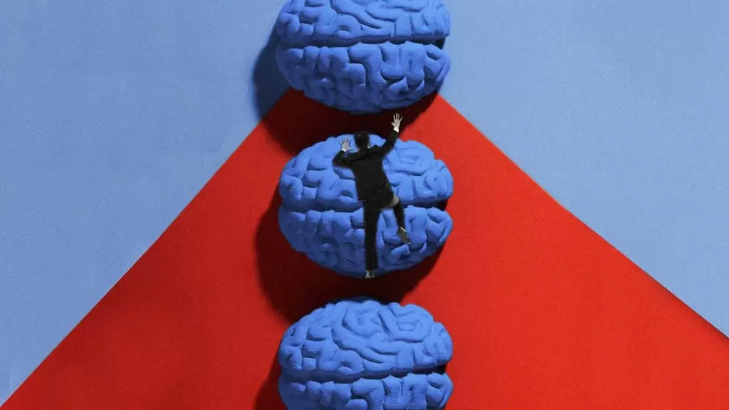 homem escala torre formada por cérebros empilhados