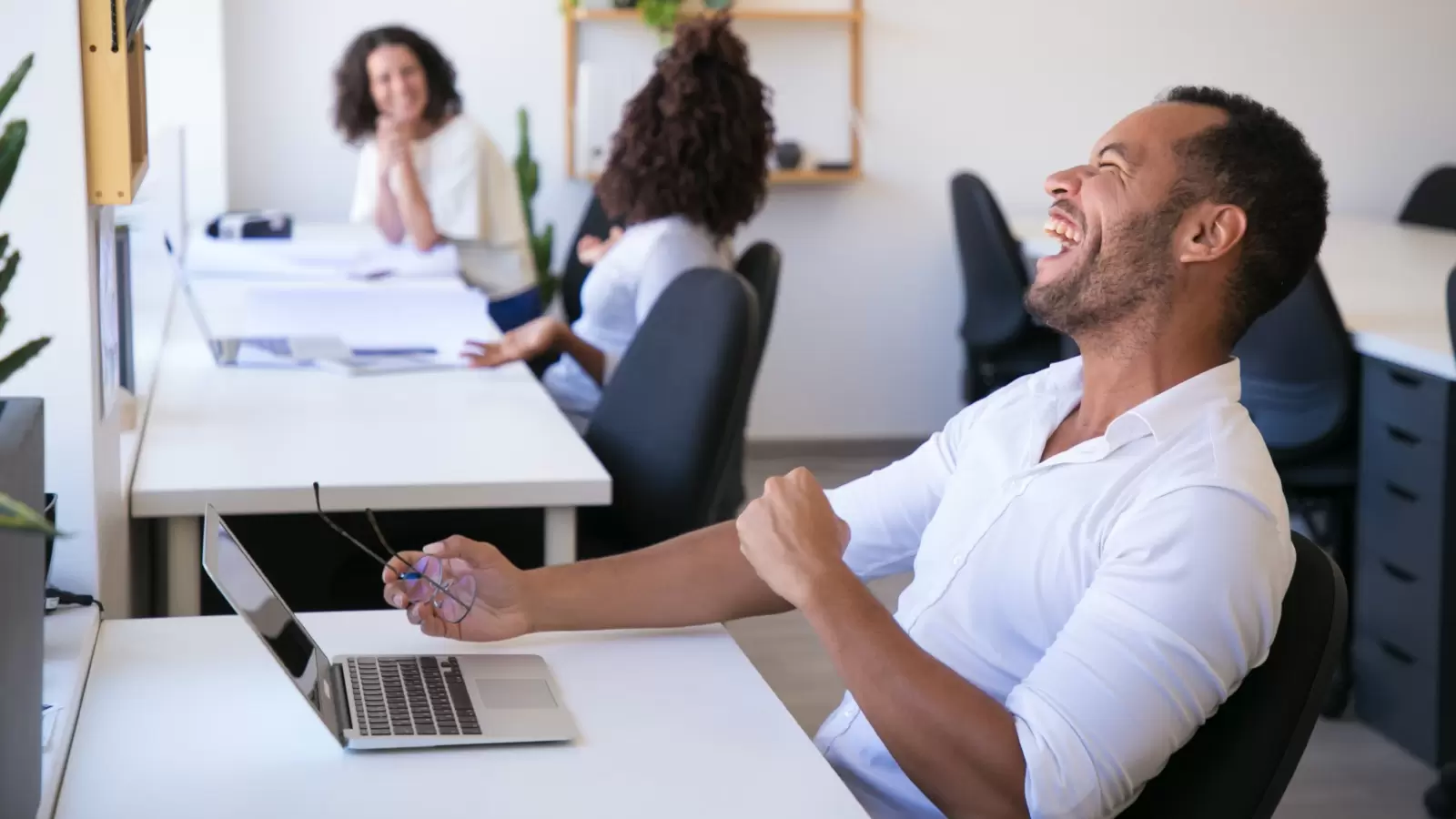 Criar amizades é uma das maneiras