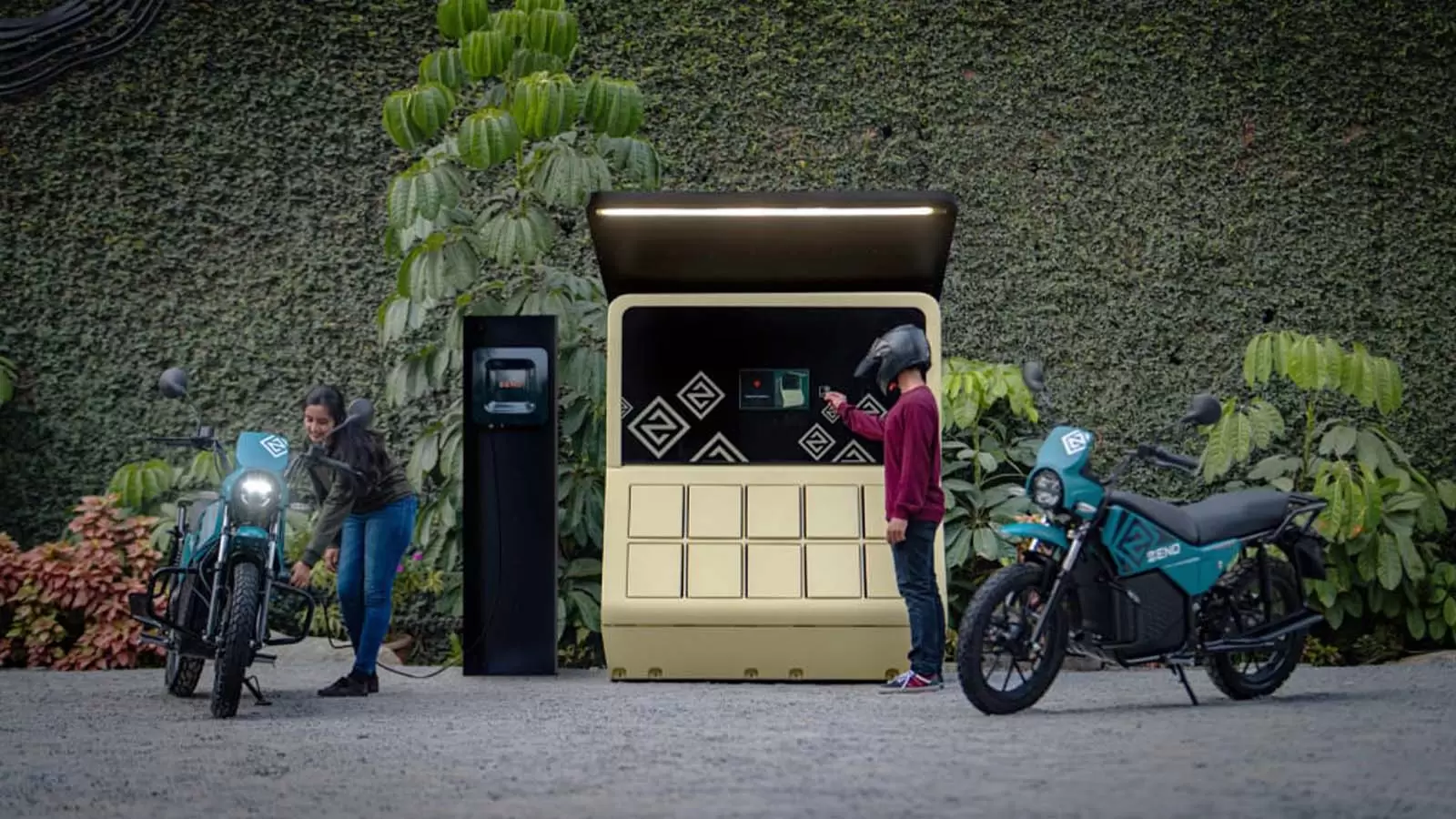 Motos elétricas da Zeno sendo abastecidas