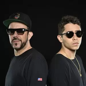 Andr&eacute; Laudz e Z&eacute; Gonzales, a dupla Tropkillaz