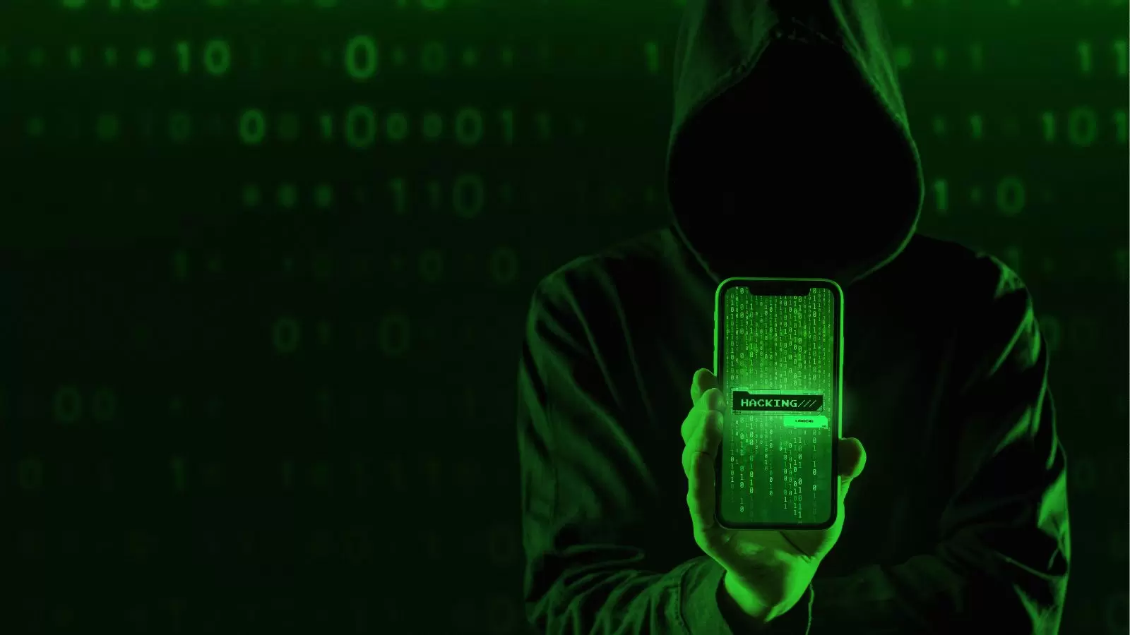 Hacker com capuz e fundo tecnológico