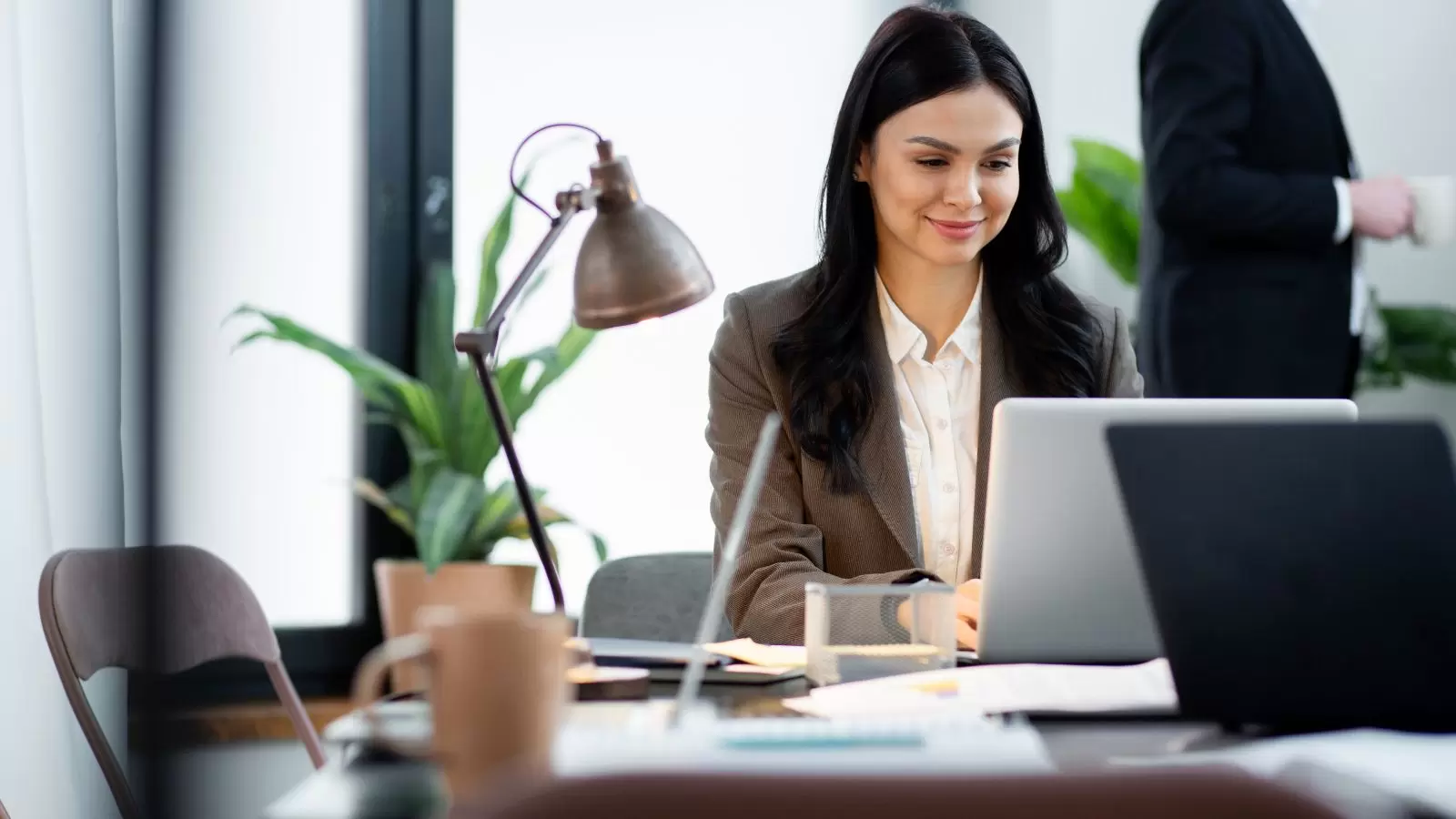 Pequenas atitudes do dia a dia podem impedir seu avanço na carreira sem que você perceba. Foto: Freepik