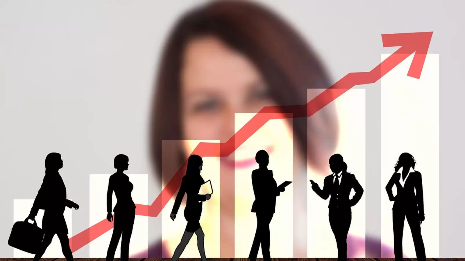 Mulher ao fundo e silhuetas de mulheres com seta vermelha