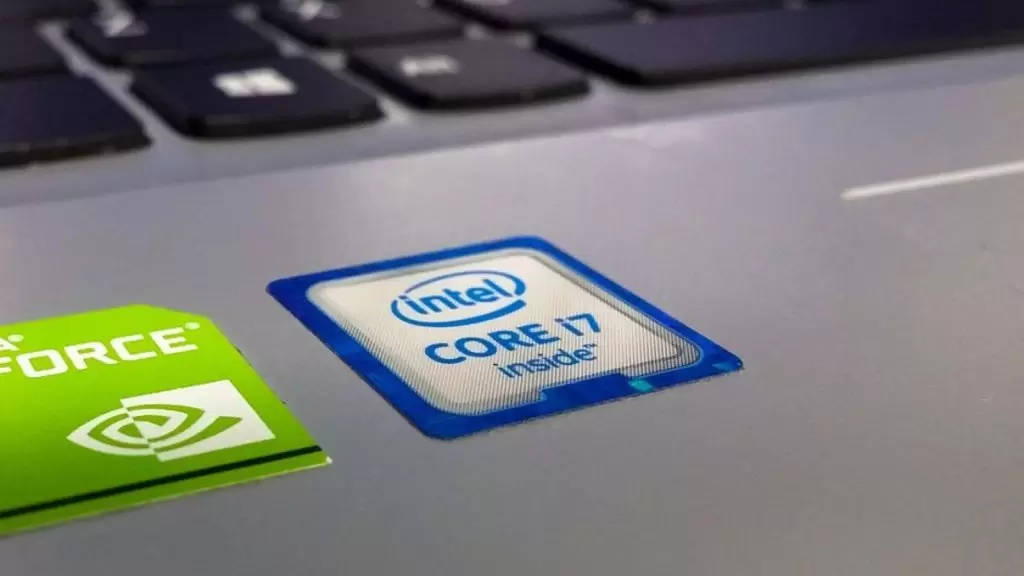 S&iacute;mbolo da Intel em notebook