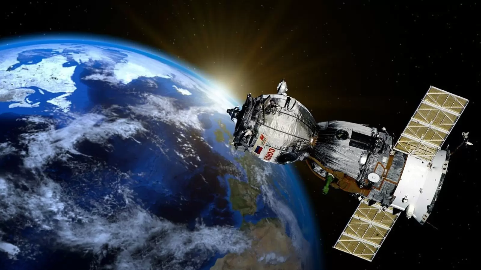 Satélite e Terra ao fundo