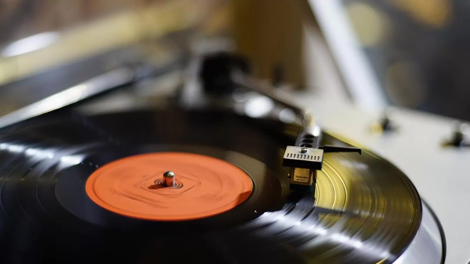 Disco tocando música