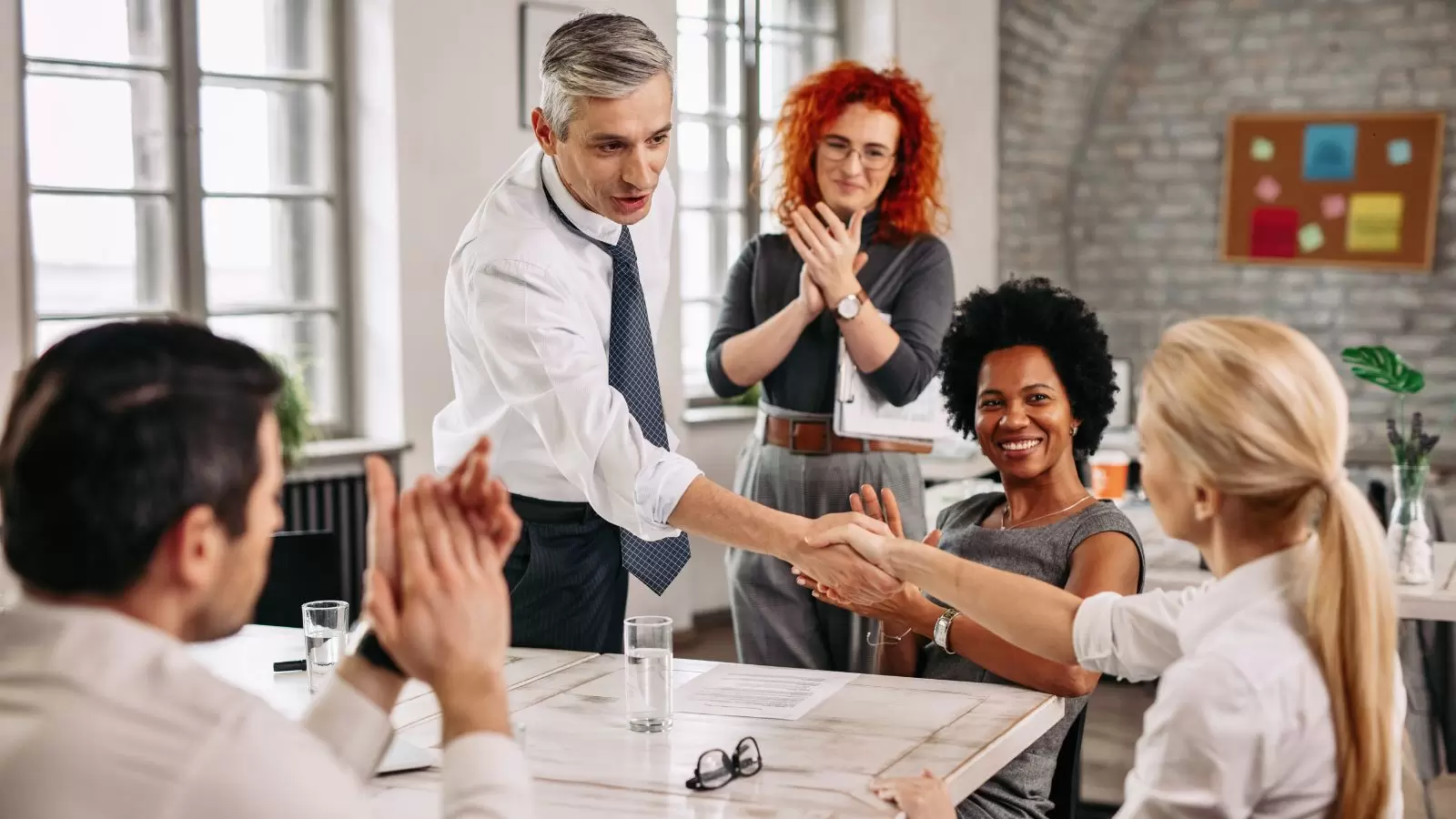 Equipe de trabalho feliz
