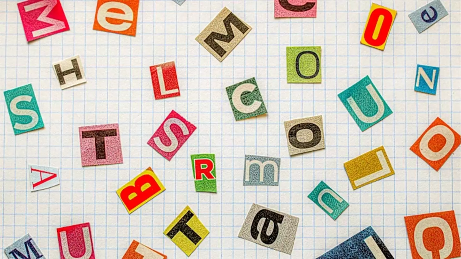 mosaico de letras em vários estilos e cores