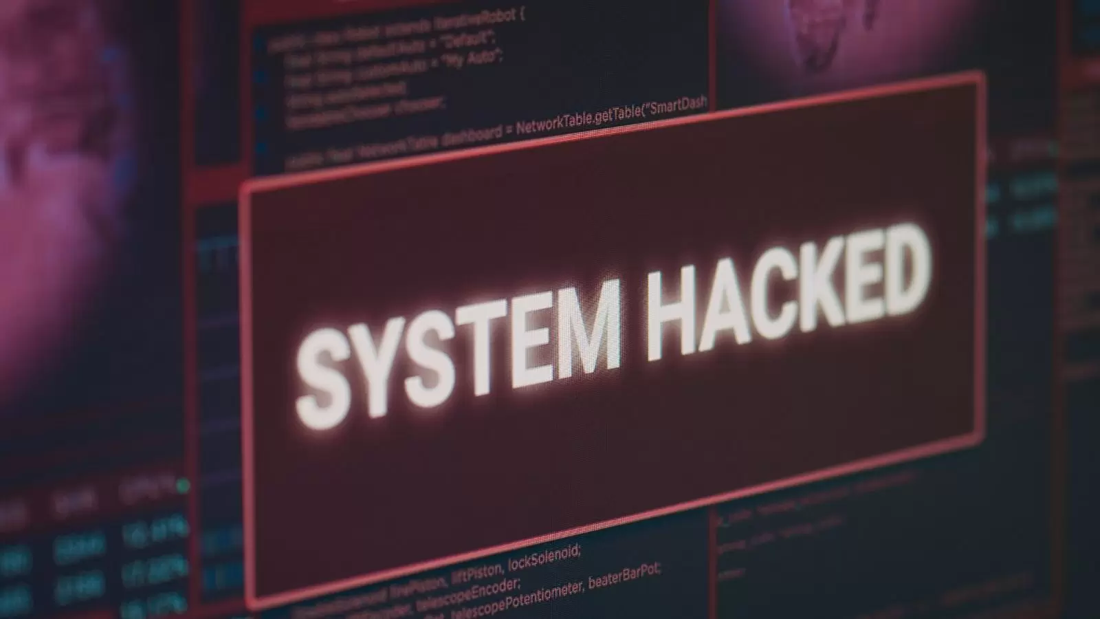 Tela de computador com alerta de hacker