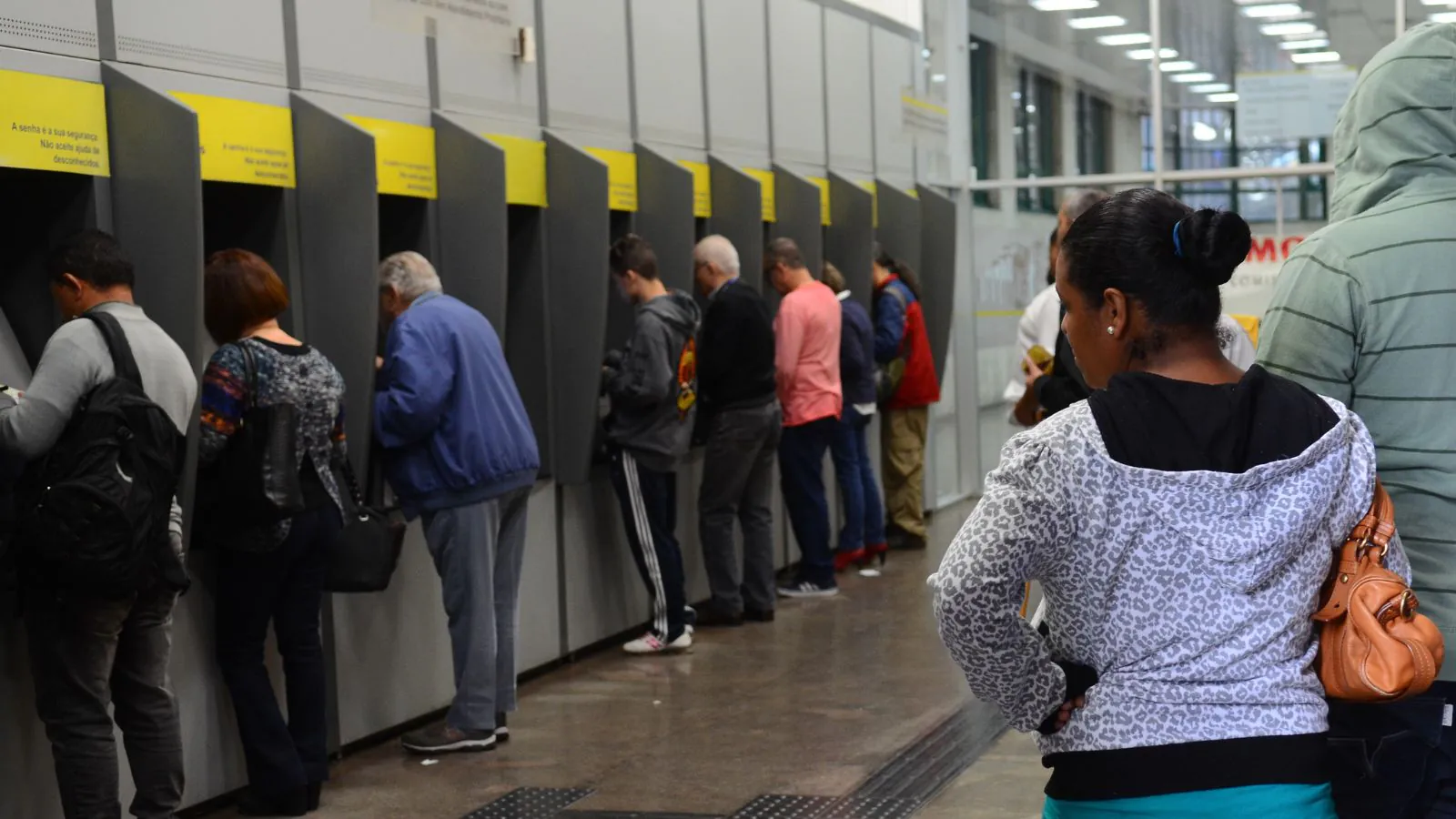 Fila em banco para caixas eletrônicos