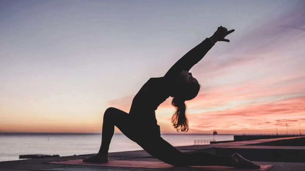 Mulher praticando Yoga