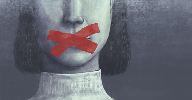 boca de mulher coberta com um X ilustra o conceito de  liberdade de express&atilde;o