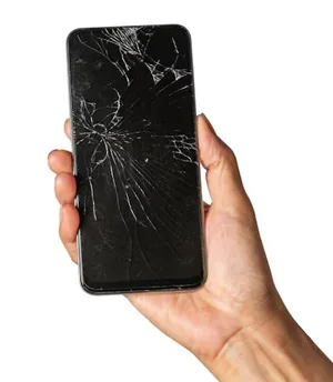 celular com a tela quebrada