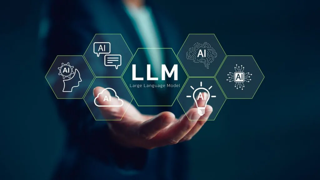 Mão segurando LLM modelos de linguagem e vários ícones