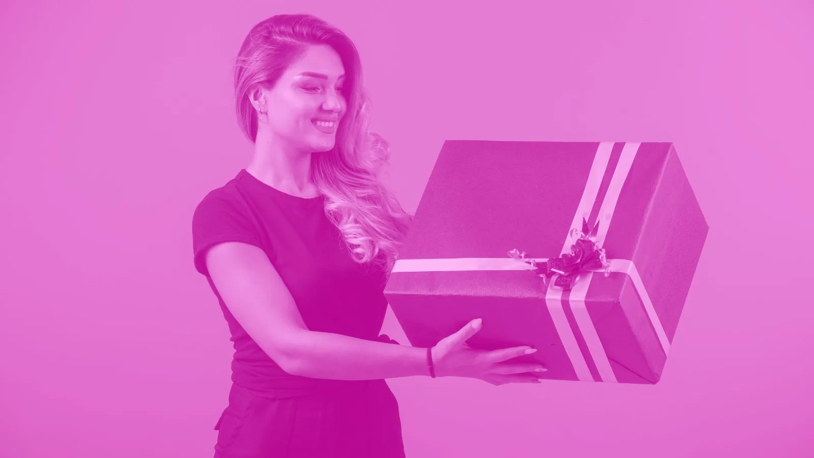 Mulher segurando presente