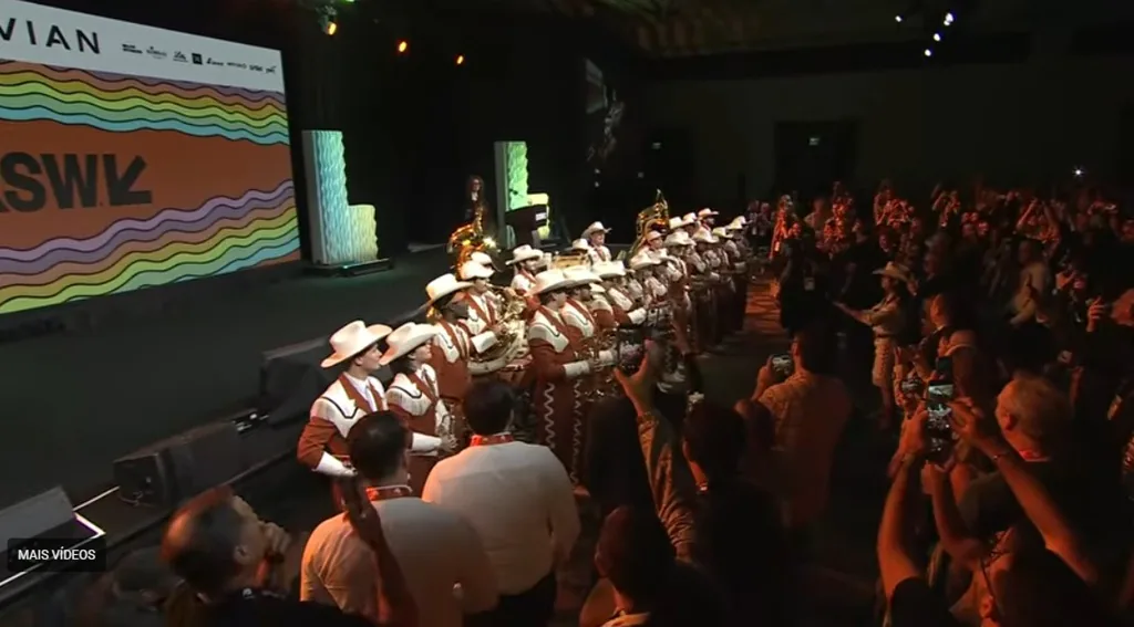 Longhorn Band toca na apresenta&ccedil;&atilde;o de Amy Webb no SXSW 2026