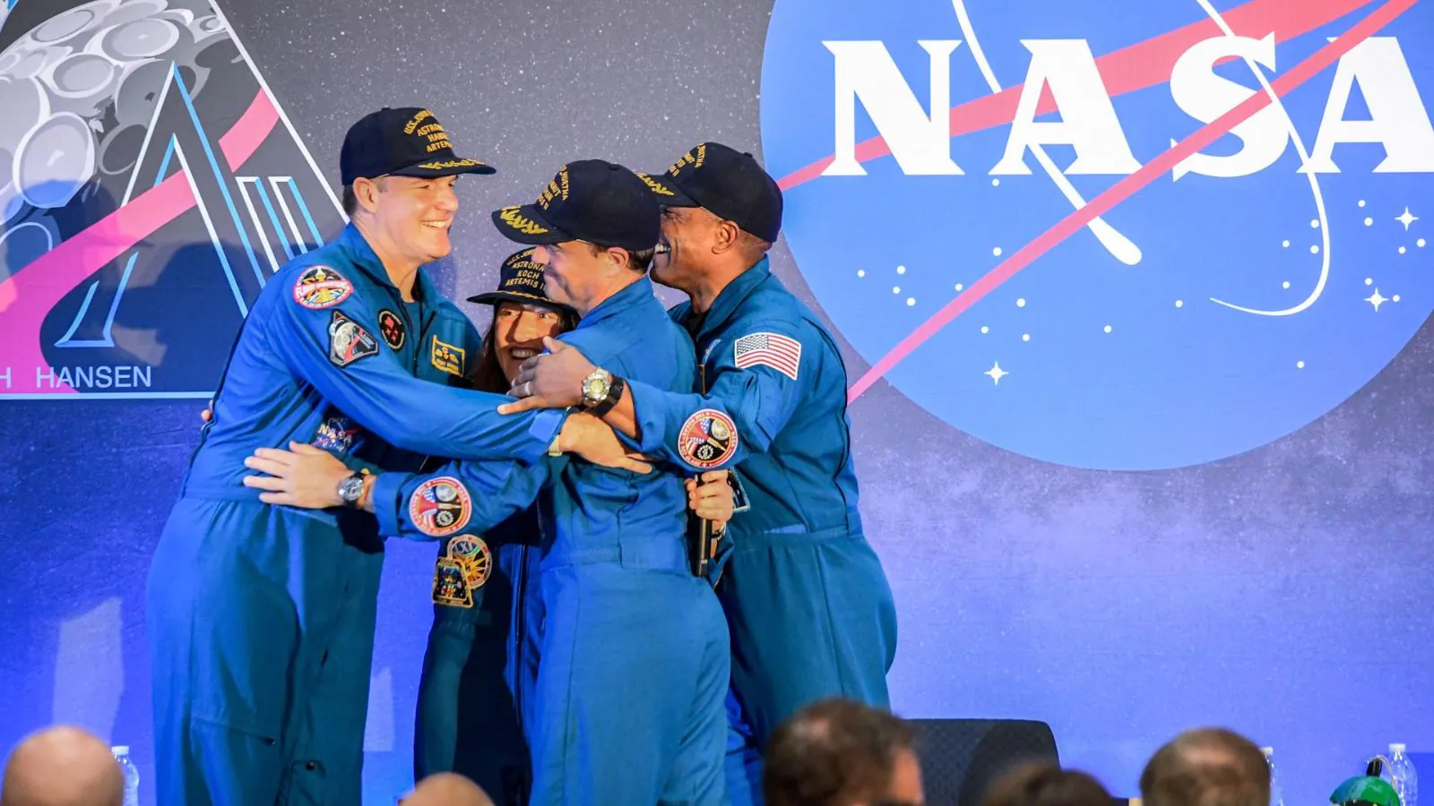 A tripulação da missão Artemis II da NASA, composta pelos astronautas Reid Wiseman (comandante), Victor Glover (piloto), Christina Koch (especialista em missão) e Jeremy Hansen (da Agência Espacial Canadense)
