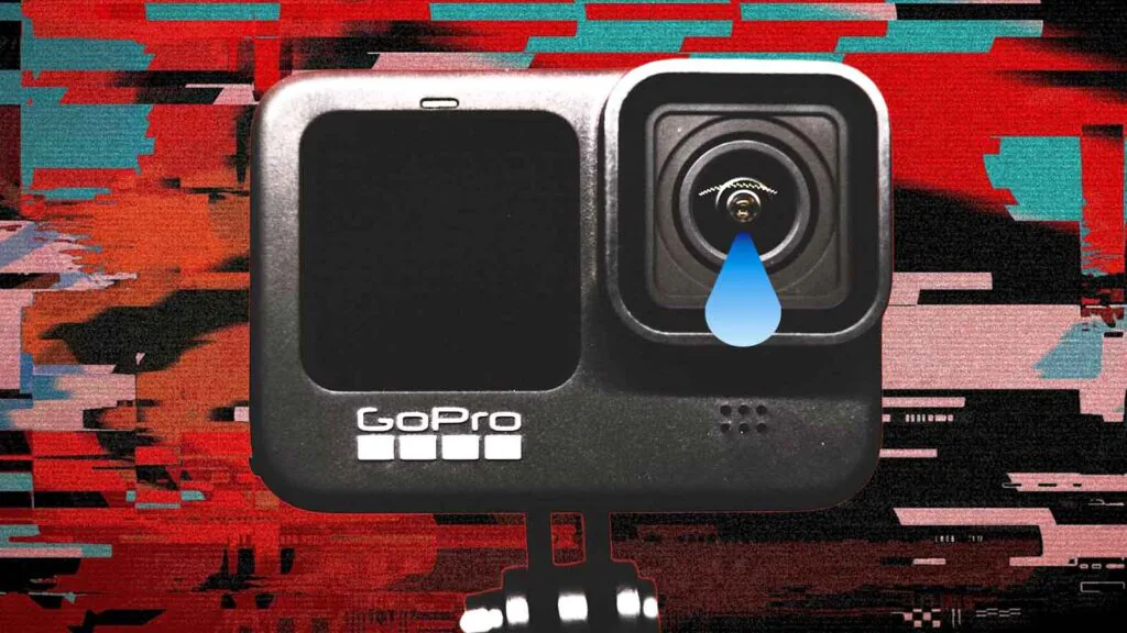 C&acirc;mera GoPro em destaque sobre fundo gr&aacute;fico em tons de vermelho, com uma gota azul sobre a lente, criando um efeito visual que sugere emo&ccedil;&atilde;o, falha ou impacto no dispositivo.
