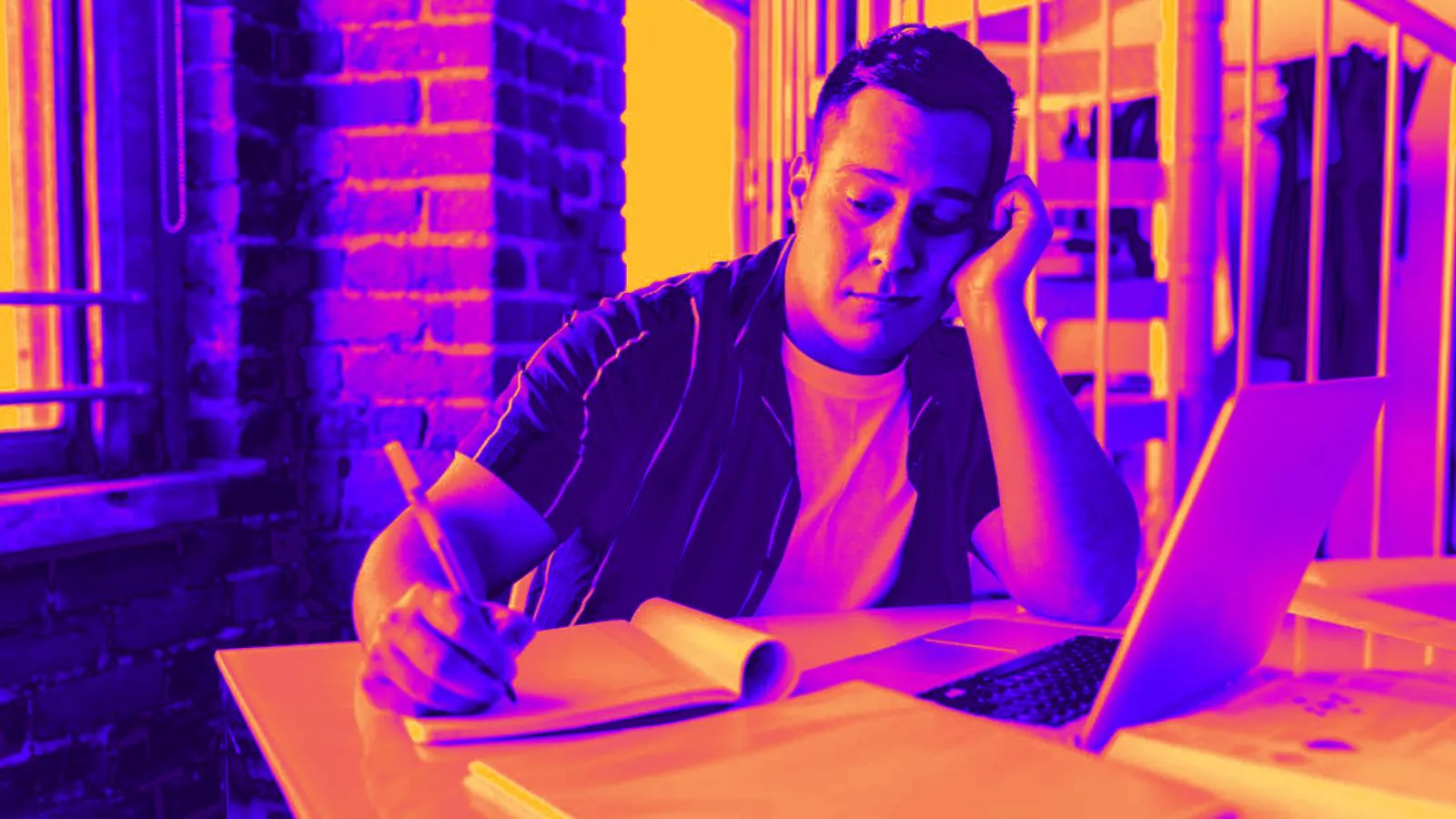 Homem procrastinando