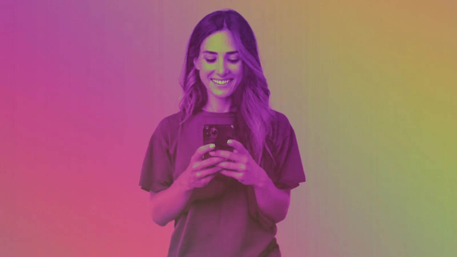 Mulher usando o celular