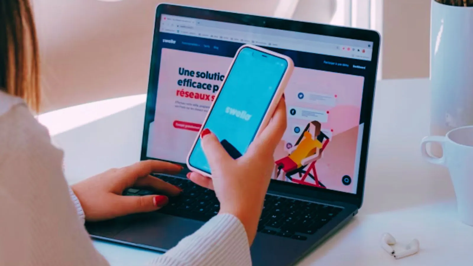 Mulher fazendo compra online